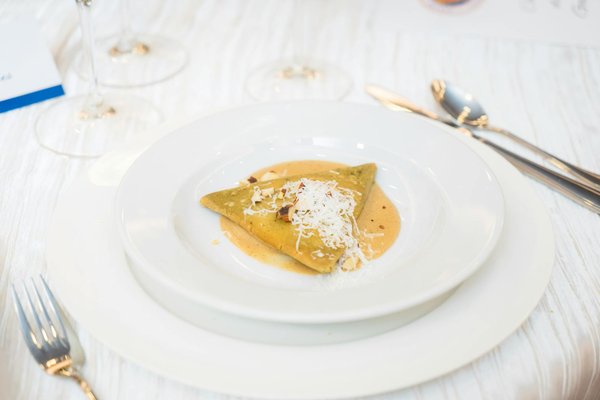 What are the trends in UK renewable energy investments?